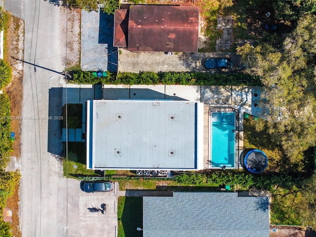 2572 NE 182nd Ter, North Miami Beach, FL 33160 - drone / aerial view
