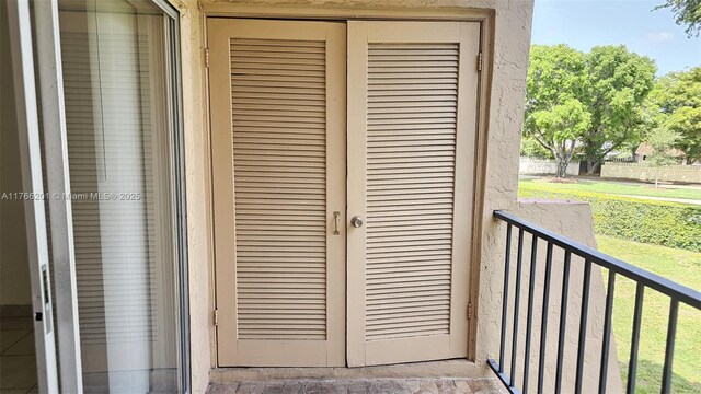 13715 Kendale Lakes Cir Unit A-201, Miami, FL 33183 - detailed view of stucco siding