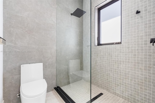 2523 Red Rd, Coral Gables, FL 33134 - bathroom featuring a tile shower and toilet