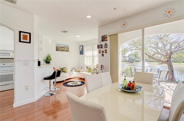 7807 NW 114th Pl, Doral, FL 33178 - dining room with visible vents, wood finished floors, recessed lighting, arched walkways, and baseboards