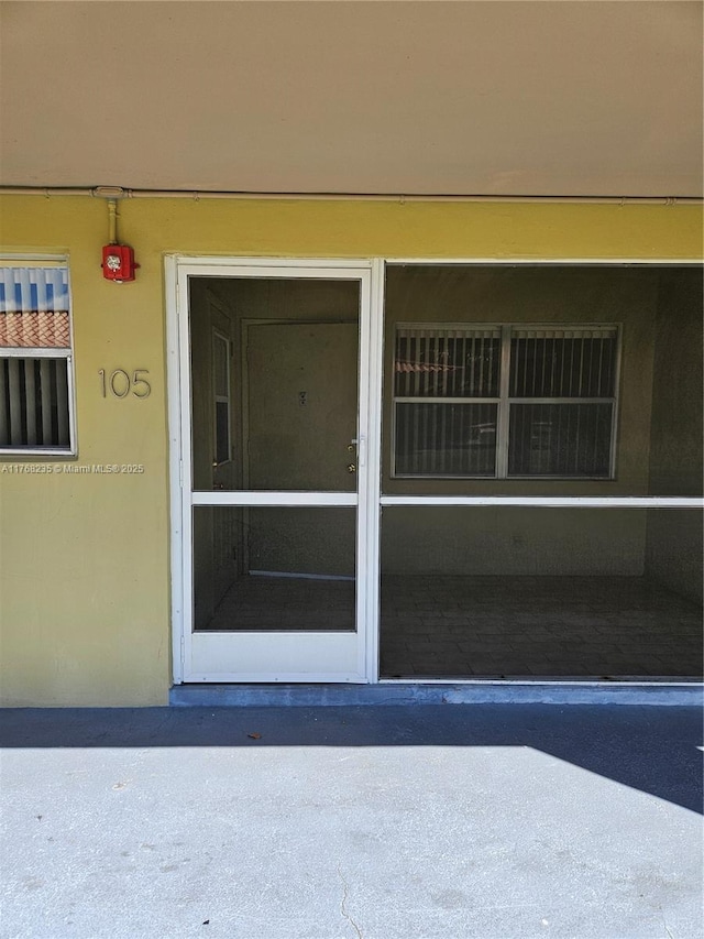 250 Layne Blvd Unit 105, Hallandale Beach, FL 33009 - view of doorway to property