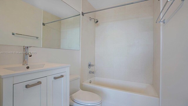 60 SW 13th St Unit 3820, Miami, FL 33130 - bathroom with toilet, vanity, and  shower combination