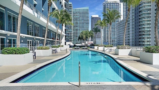 60 SW 13th St Unit 3820, Miami, FL 33130 - view of community pool