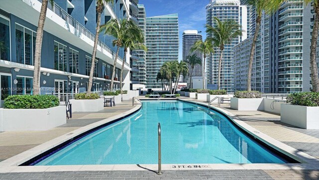 60 SW 13th St Unit 3820, Miami, FL 33130 - view of community pool