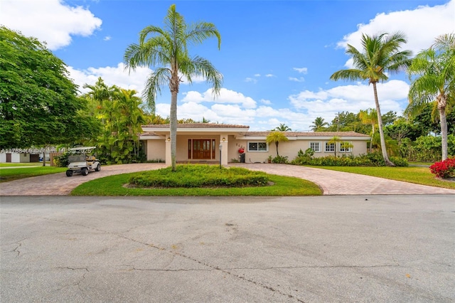 6400 Marlin Dr, Coral Gables, FL 33158 - ranch-style home with curved driveway and stucco siding