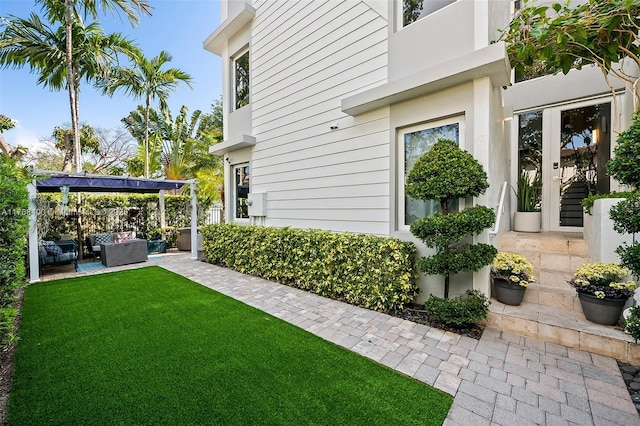 306 NE 8th Ave Unit 306, Fort Lauderdale, FL 33301 - view of grassy yard featuring outdoor lounge area, a patio, and french doors