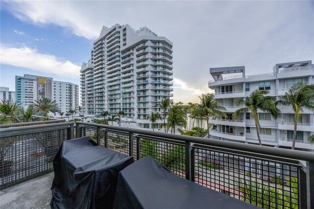 balcony featuring a grill