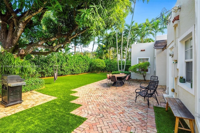 view of patio with outdoor dining space