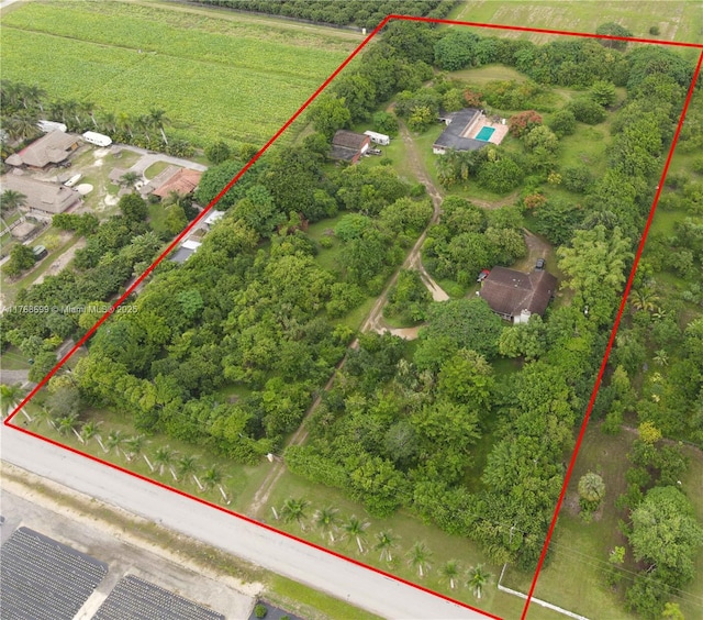 birds eye view of property featuring a rural view