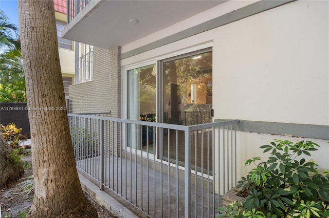 740 Meridian Ave Unit 11, Miami Beach, FL 33139 - view of side of property with brick siding