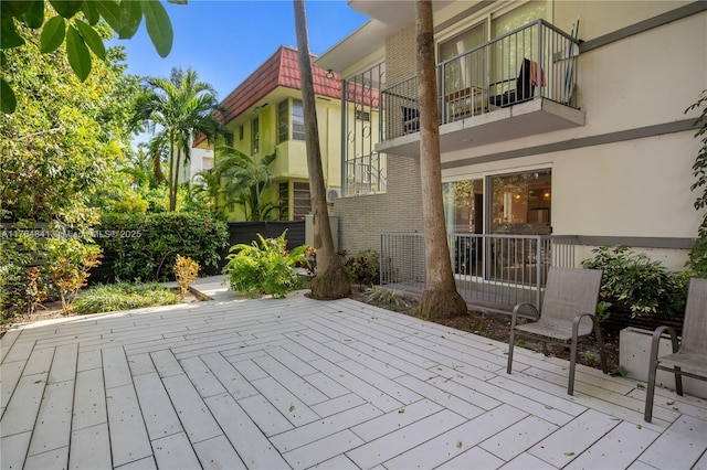 740 Meridian Ave Unit 11, Miami Beach, FL 33139 - view of wooden deck