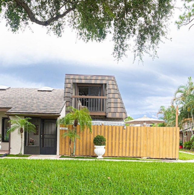 4016 Palm Bay Cir Unit C, West Palm Beach, FL 33406 - view of front facade with a balcony and mansard roof