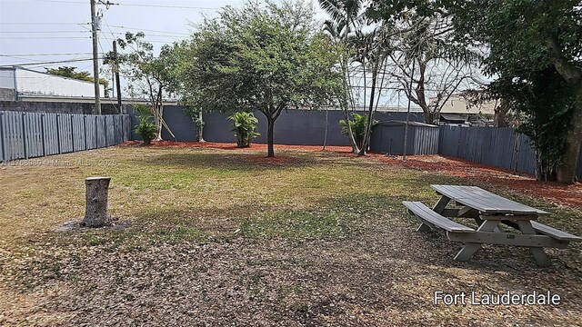442 SW 22nd Ave, Fort Lauderdale, FL 33312 - view of yard featuring a shed and an outbuilding