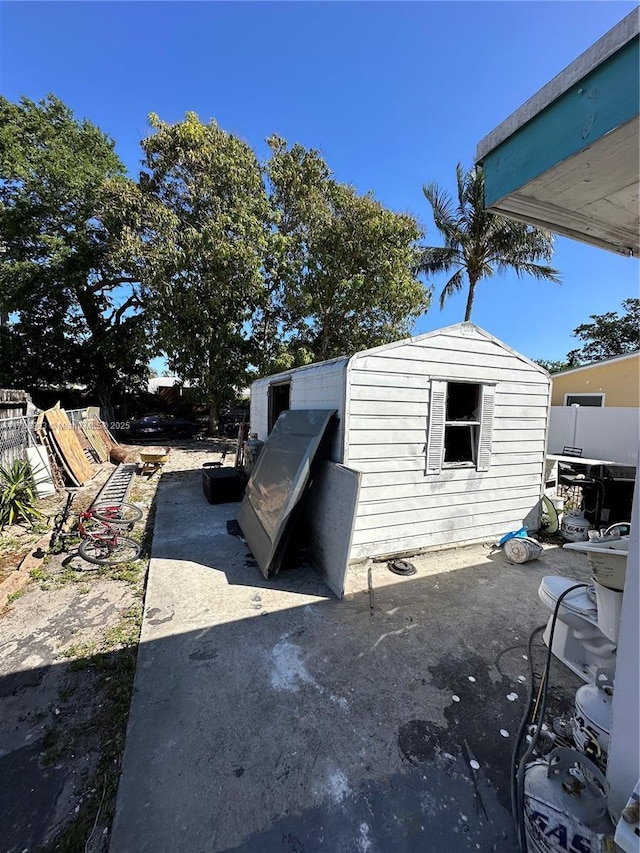 565 NE 32nd St, Oakland Park, FL 33334 - photo 6