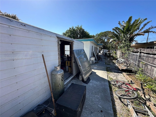 565 NE 32nd St, Oakland Park, FL 33334 - photo 8