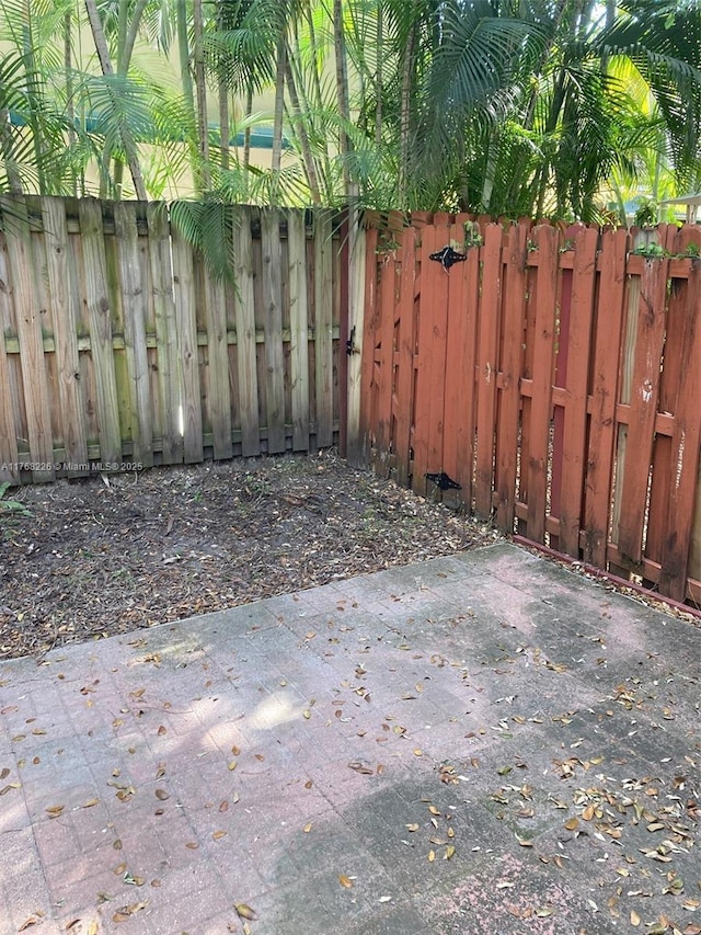 5450 NW 107th Ave Unit 705, Doral, FL 33178 - view of yard featuring a patio area and fence