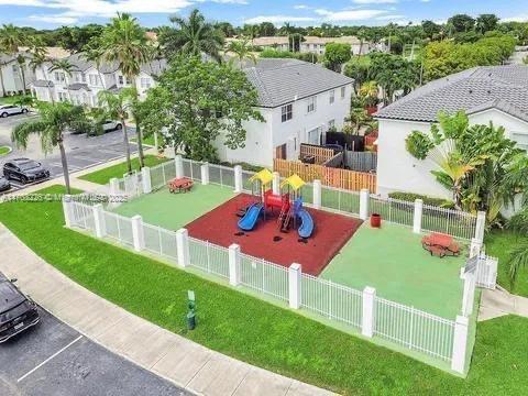 5450 NW 107th Ave Unit 705, Doral, FL 33178 - aerial view of residential area