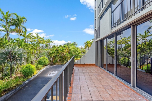 77 Crandon Blvd Unit 2B, Key Biscayne, FL 33149 - view of balcony