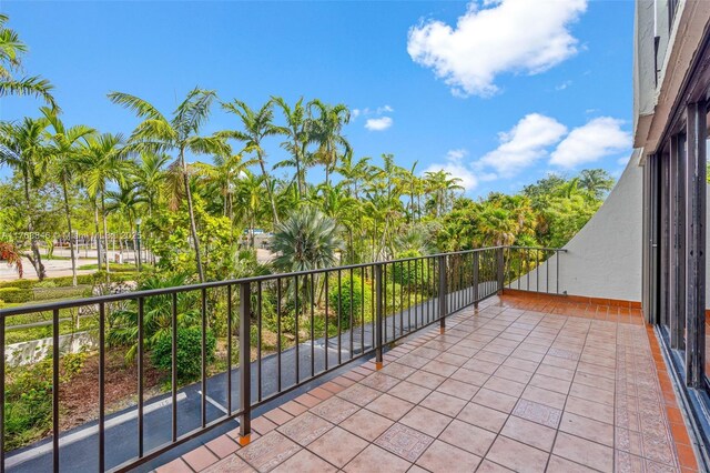 77 Crandon Blvd Unit 2B, Key Biscayne, FL 33149 - view of balcony