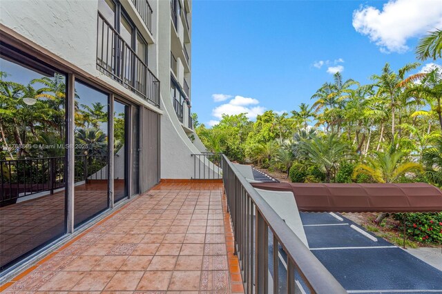 77 Crandon Blvd Unit 2B, Key Biscayne, FL 33149 - view of balcony