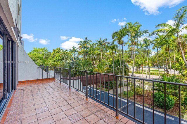 77 Crandon Blvd Unit 2B, Key Biscayne, FL 33149 - view of patio / terrace