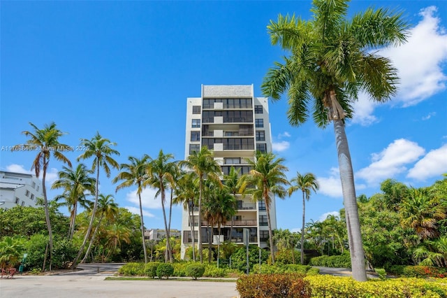 77 Crandon Blvd Unit 2B, Key Biscayne, FL 33149 - view of apartment building / complex