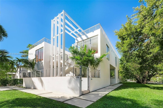 1250 N Venetian Way, Miami, FL 33139 - photo 1