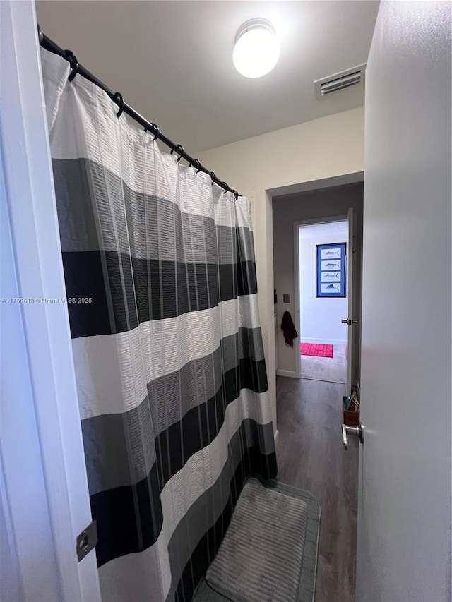 1460 Jefferson Dr Unit H, Homestead, FL 33034 - bathroom with visible vents, curtained shower, and wood finished floors