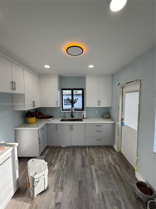 kitchen with a sink, dark wood-style floors, gray cabinets, light countertops, and recessed lighting