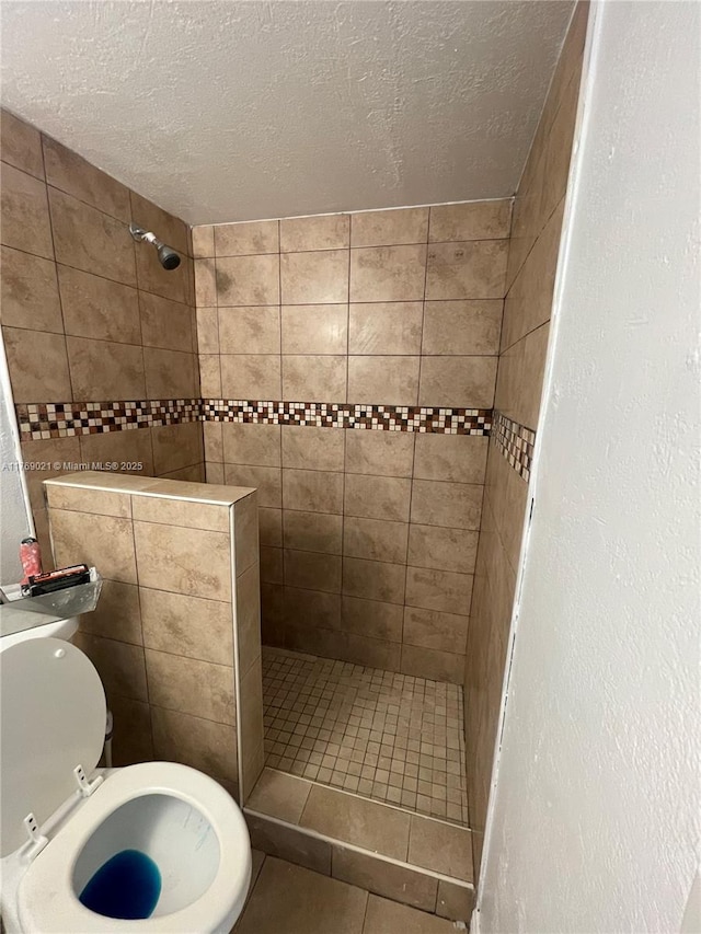 5775 W 20th Ave Unit 107, Hialeah, FL 33012 - bathroom featuring a tile shower, a textured ceiling, toilet, and tile patterned flooring