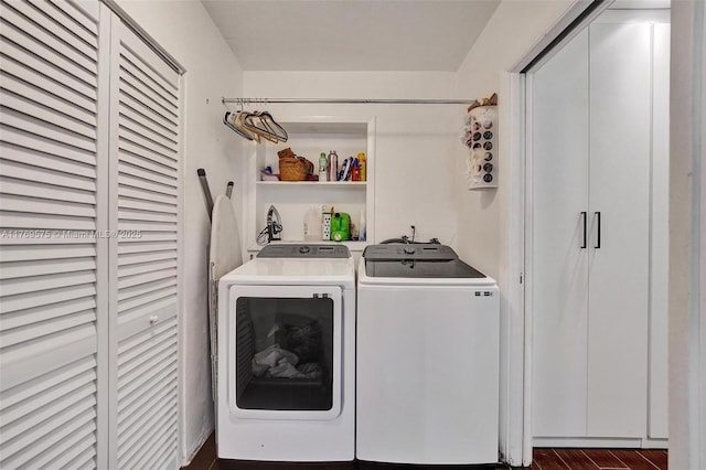 3407 N Longfellow Cir, Hollywood, FL 33021 - laundry room featuring independent washer and dryer and dark wood-style floors