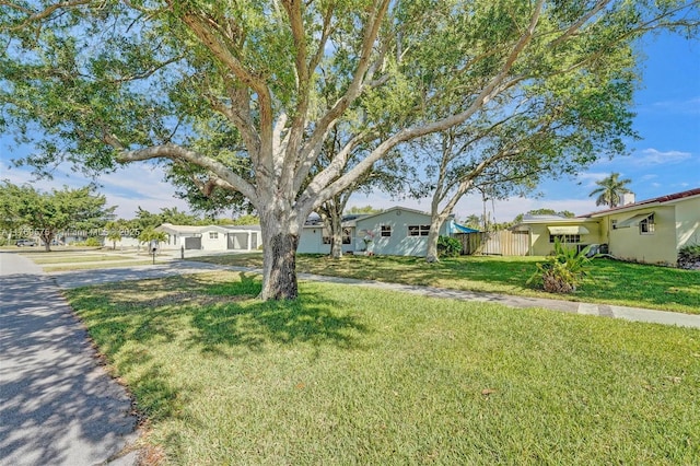 3407 N Longfellow Cir, Hollywood, FL 33021 - ranch-style house featuring a front lawn and stucco siding