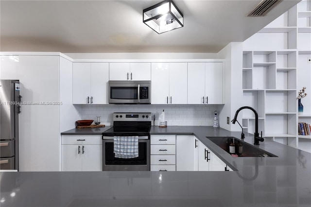 9137 Limetree Ln Unit 166, Pembroke Pines, FL 33024 - kitchen with stainless steel appliances, a sink, dark countertops, and decorative backsplash