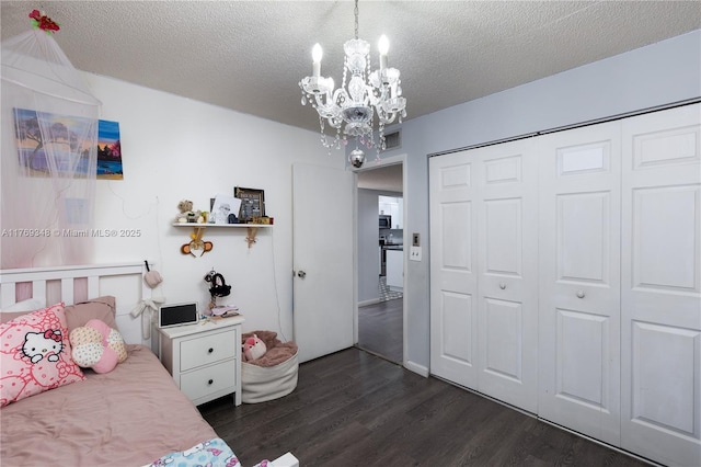 9137 Limetree Ln Unit 166, Pembroke Pines, FL 33024 - bedroom featuring a chandelier, dark wood-style floors, a textured ceiling, and a closet
