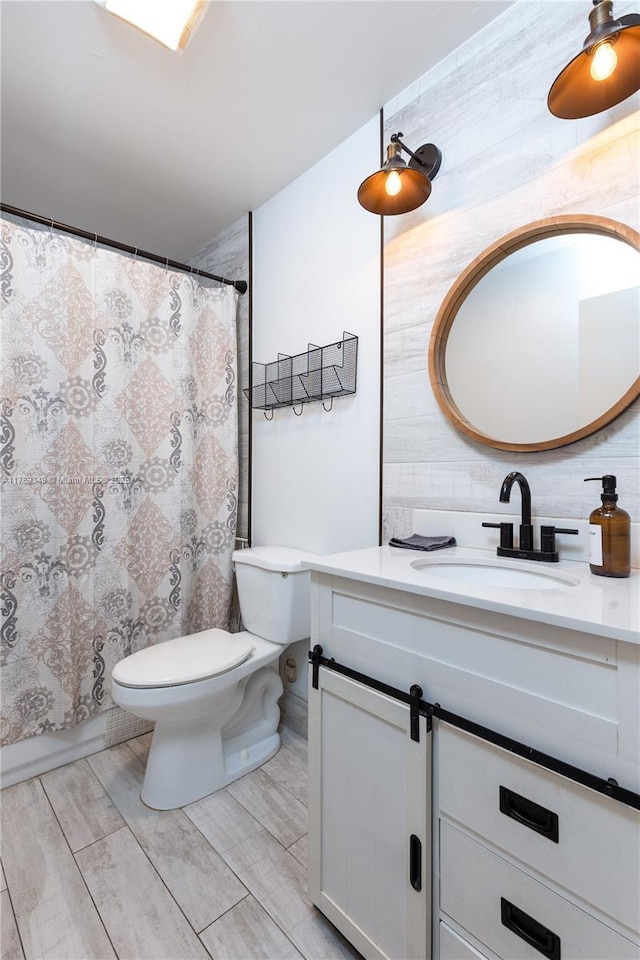 9137 Limetree Ln Unit 166, Pembroke Pines, FL 33024 - bathroom with toilet, vanity, a shower with shower curtain, and tasteful backsplash