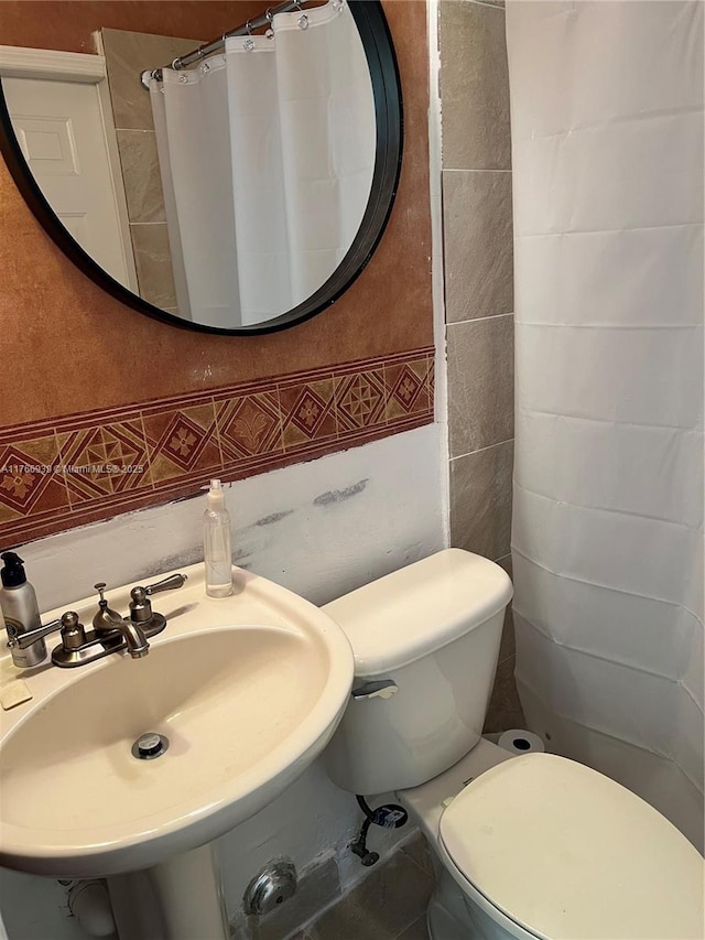 14214 SW 129th Path, Miami, FL 33186 - bathroom with a sink, toilet, and curtained shower