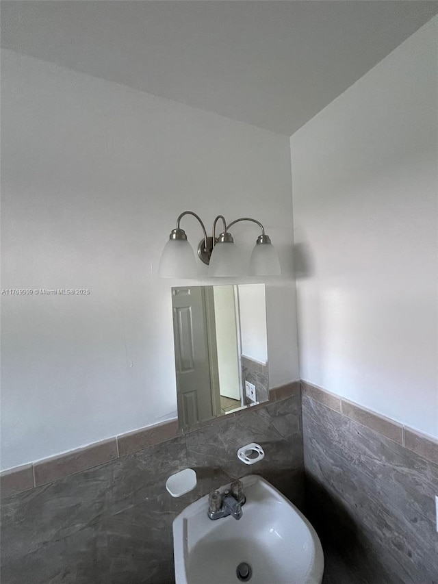 1167 NE 111th St, Miami, FL 33161 - bathroom featuring a sink