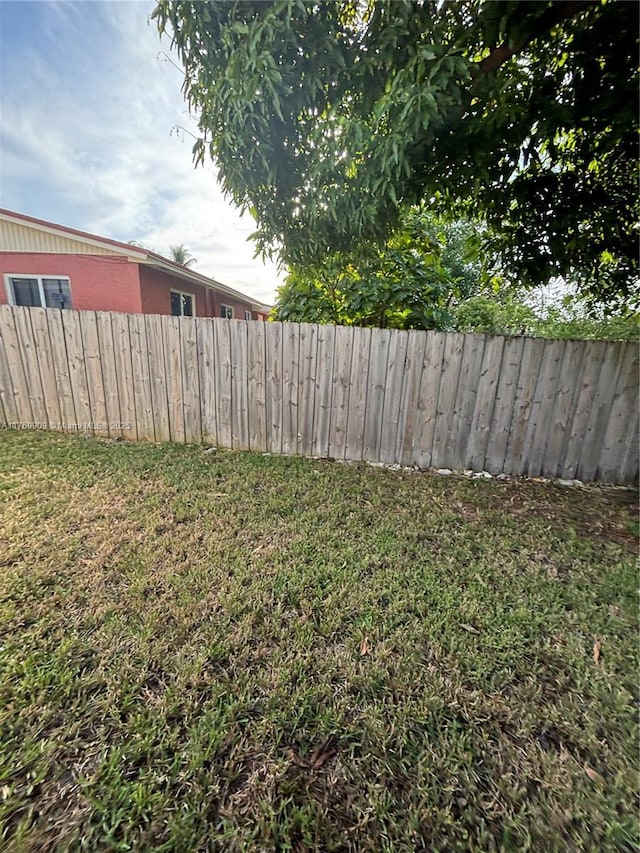 1167 NE 111th St, Miami, FL 33161 - view of yard with fence