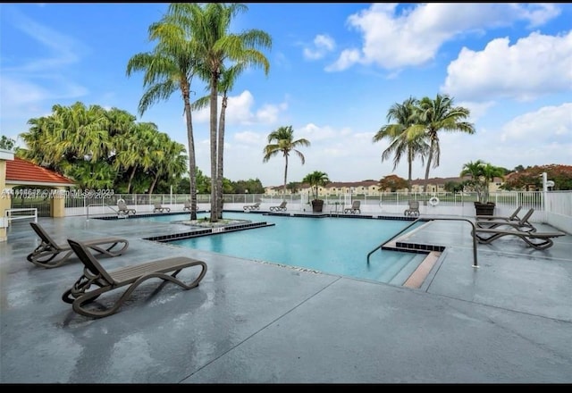 12650 Vista Isles Dr Unit 923, Sunrise, FL 33325 - community pool with fence and a patio area