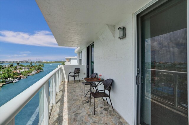 10000 W Bay Harbor Dr Unit Ph23, Bay Harbor Islands, FL 33154 - balcony featuring a water view