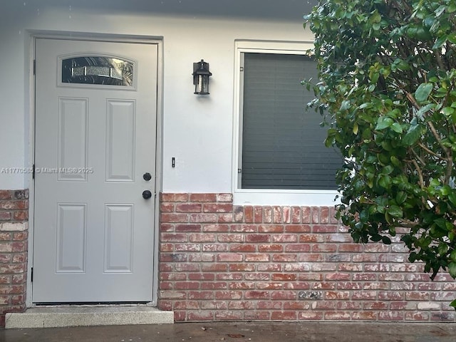 1538 NE 5th Ave, Fort Lauderdale, FL 33304 - entrance to property with stucco siding and brick siding