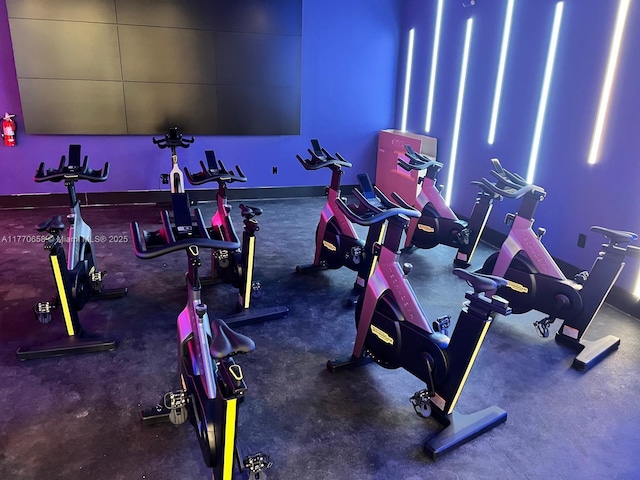 workout area with baseboards