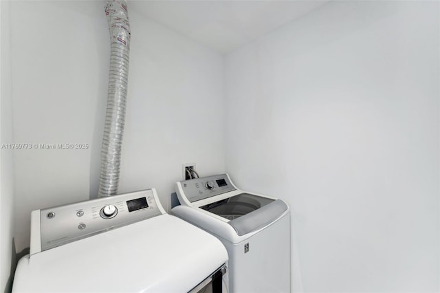 650 NE 32nd St Unit Ph5004, Miami, FL 33137 - washroom featuring independent washer and dryer