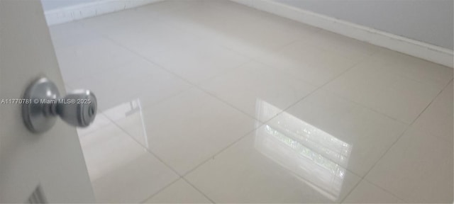 840 NE 32nd Ct, Pompano Beach, FL 33064 - detailed view of a tile shower
