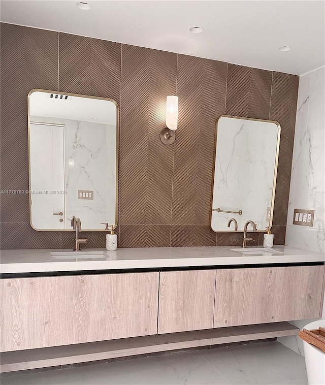 19707 Turnberry Way Unit 6E, Aventura, FL 33180 - full bath featuring double vanity and a sink