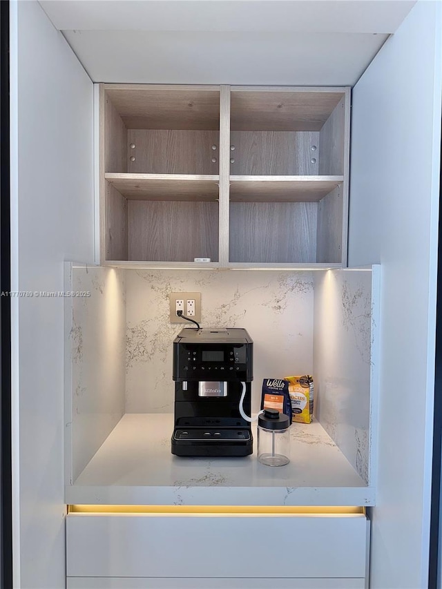 19707 Turnberry Way Unit 6E, Aventura, FL 33180 - view of interior details