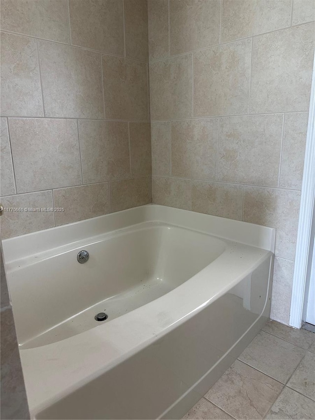 1715 NE 2nd Ave, Cape Coral, FL 33909 - bathroom with a bathtub