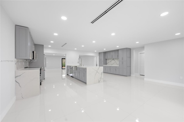 living area featuring baseboards and recessed lighting
