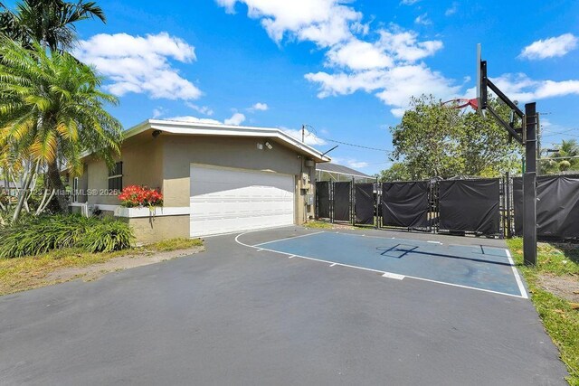8480 Caribbean Blvd, Cutler Bay, FL 33157 - view of basketball court featuring fence