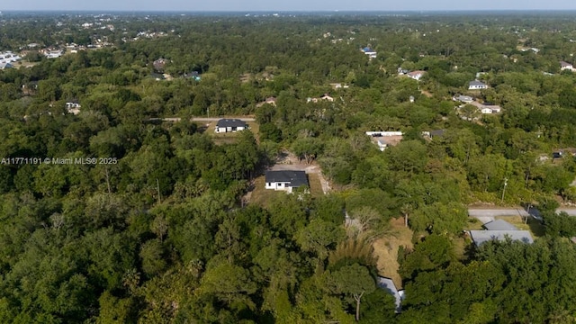 bird's eye view featuring a wooded view